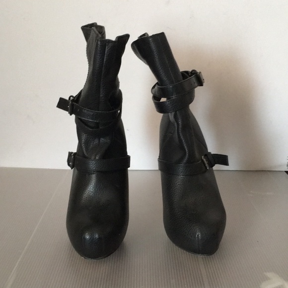 Booties. - Picture 3 of 5